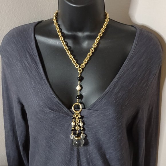 Gold Tone Metal And Plastic 18.5 Inch Necklace - Picture 1 of 9
